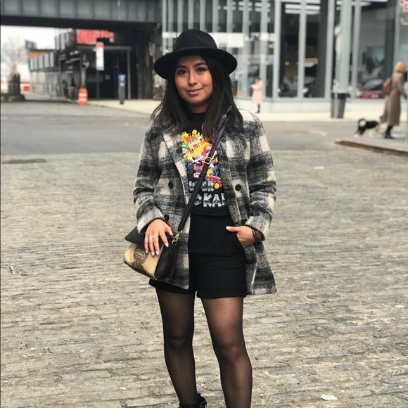 Meet your Posher, Emily - Picture 2 of 2